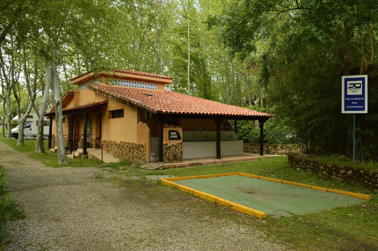 Camping El Pinajarro Hervas Luaran gambar